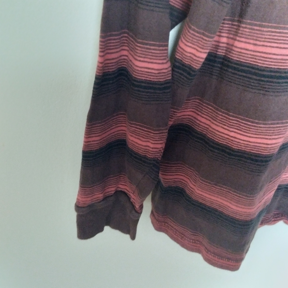 Urban Outfitters Men's Red Striped Long Sleeve Crew Neck Tee Shirt Size Small - Picture 4 of 7